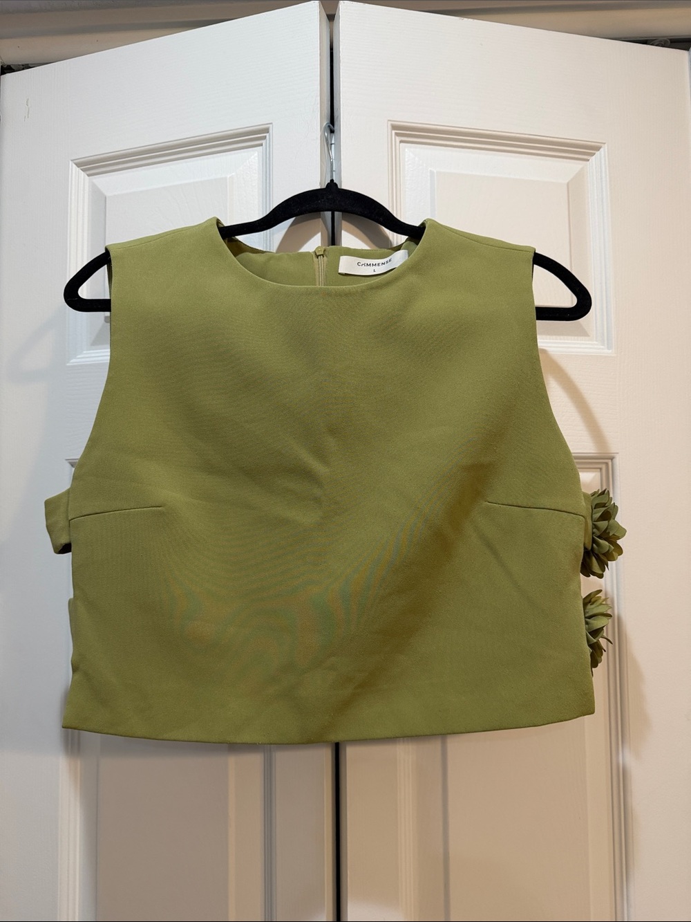 Commense Light Green Sleeveless Cut Out Top with Floral Appliqués Size Large